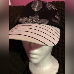 Roxy black white floral hat